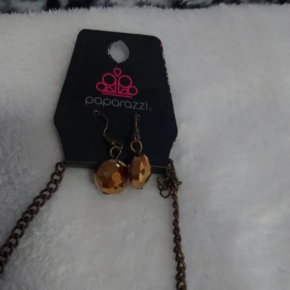 6/$10 Paparazzi Bronze and Amber Necklace - Picture 5 of 6